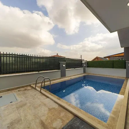 With Pool Garden And Terrace In Βίλα *