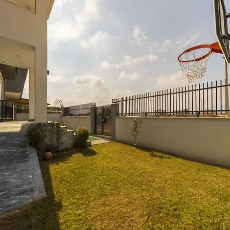 With Pool Garden And Terrace In Βίλα
